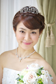 花嫁 人気 ティアラ ヘアスタイル アップ