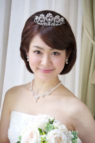 花嫁 人気 ティアラ ヘアスタイル ダウン