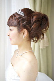 花嫁 人気 ティアラ ヘアスタイル アップ