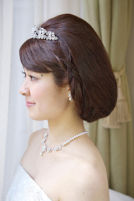 花嫁 人気 ティアラ ヘアスタイル ダウン