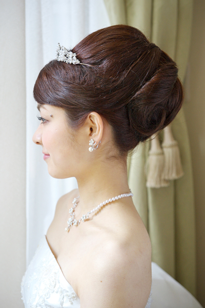 花嫁人気ヘアスタイル ノーブルフラワーパールティアラ 花嫁様