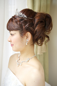 花嫁 人気 ティアラ ヘアスタイル アップ