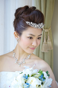 花嫁 人気 ティアラ ヘアスタイル アップ
