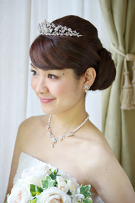 花嫁人気ヘアスタイル グレースティアラ パール Lovetiara ラブティアラ通販 ブライダルアクセサリー ウエディングアクセサリー