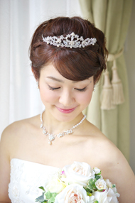 花嫁 人気 ティアラ ヘアスタイル アップ
