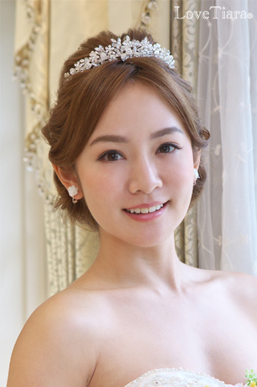 着用イメージ　ティアラ　ウエディング　結婚式