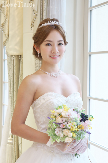 着用イメージ　ティアラ　ウエディング　結婚式