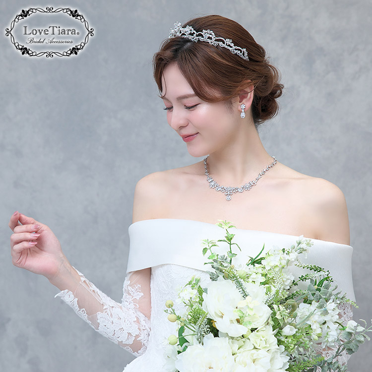 ティアラ　ウエディング　ブライダル　結婚式