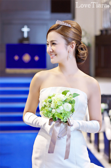 着用イメージ ティアラ ウエディング 結婚式