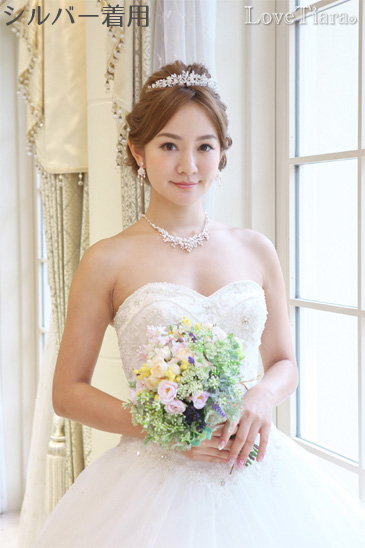 着用イメージ ティアラ ウエディング 結婚式