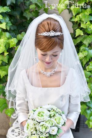 ティアラ　ウェディング　ブライダル　結婚式